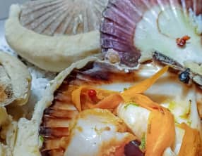 Noix de saint-jacques en coquille lutée aux saveurs d'Asie