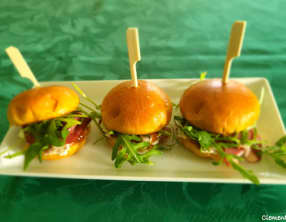 Mini burgers au magret de canard séché et chutney d'oignons