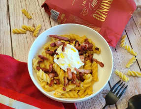 Pâtes à la butternut, lardons et burrata