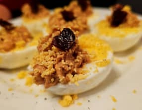 Œufs farcis au thon à la tomate