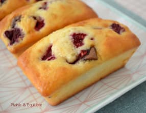 Petits cakes maison aux framboises et au chocolat