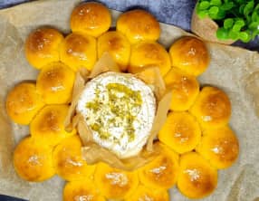 Camembert rôti et sa couronne de pains à la patate douce