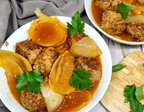 Bouillon nouilles chinoises et boulettes