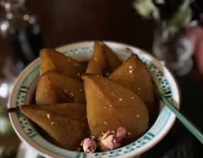 Poires pochées à la crème de cassis d'après Anne-Sophie Pic
