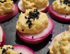 Amuse-bouche de radis et houmous
