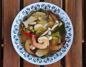 Tom yam, soupe thaïe à la citronnelle et aux crevettes