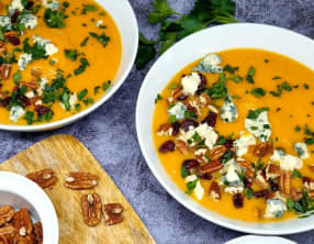 Velouté de patates douces aux noix de pécan et au bleu