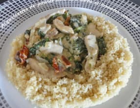 Aiguillettes de poulet aux épinards et tomates confites