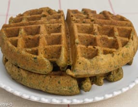 Gaufres salées aux épinards garnies à la truite fumée