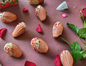 Madeleines roses infusé à la tisane fruits rouges