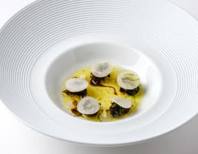 Escargots bio du Berry au beurre noisette, pickles de navet, menthe fraîche et citron confit