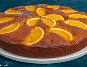 Gâteau du matin à la compote de pommes, noix et oranges