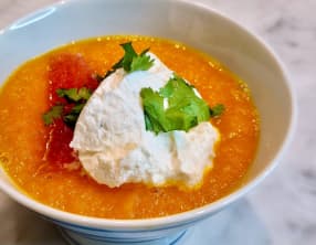 Velouté de carottes aux agrumes et labneh