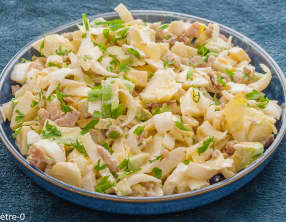 Salade d’endives aux lardons, avocat, pomme et comté