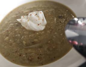 Soupe crème aux pois cassés et au céleri-rave