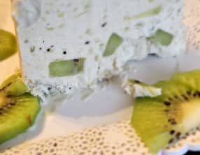 Charlotte cake aux kiwis et matcha, sans biscuits