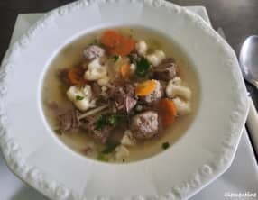 Potage de légumes aux boulettes