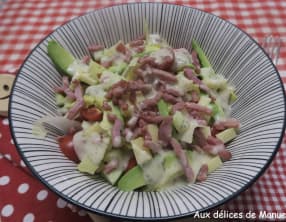 Salade d'endives aux tomates cerises, avocat et pomme, aux lardons