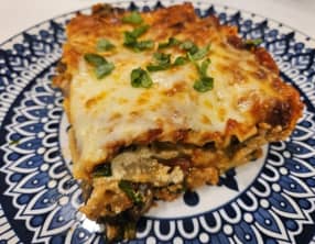 Lasagne au poulet, champignons et épinards