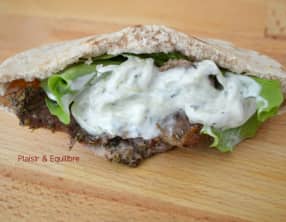 Pita à l’agneau et tzatziki
