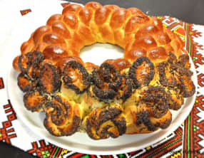 Pain festif tressé moldave