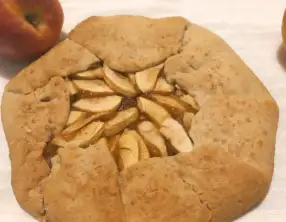 Tarte rustique au beurre de pomme et aux pommes