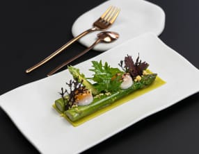 Asperges vertes, jaune fumé, œufs de caille, moutarde
