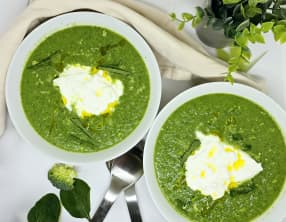 Soupe brocoli et épinards à la burrata
