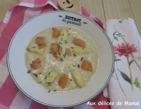 Velouté aux asperges blanches et truite fumée