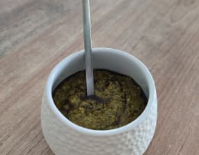 Pesto de fanes de radis
