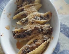 Conchiglioni farcis aux gésiers de canard et champignons
