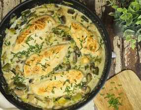 Filets de poulet crémeux aux champignons et poireaux
