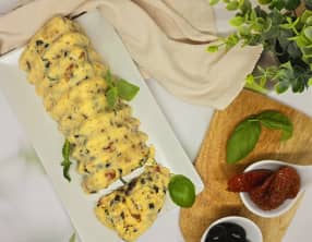 Cake de polenta aux saveurs méditerranéennes