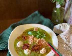 Soupe froide de courgettes, thon et mozzarella