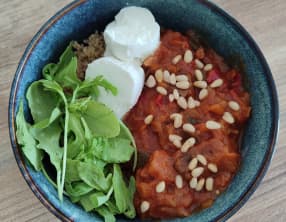 Quinoa ratatouille chèvre frais et roquette