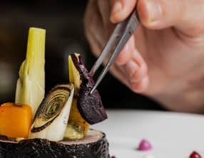 Thon de Méditerranée fumé au bois d'olivier puis confit comme un « Vitello Tonnato »