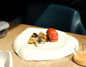 Homard « bleu » et artichaut