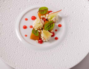 Rhubarbe pochée, Ganache montée au sureau, Rhubarbe au sirop, Gel rhubarbe-sureau