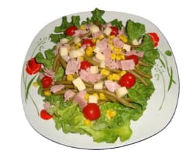 Salade composée de haricots verts et de maïs