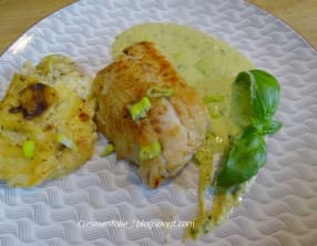 Filets de lieu noir à la crème de basilic et courgettes douces