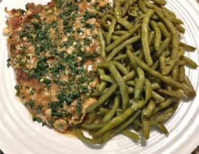 Escalopes de dinde panées à la ciboulette sauce vin blanc