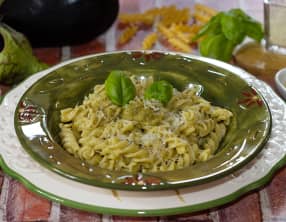 Fusilli à la sauce aux aubergines et basilic