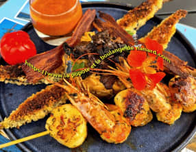 Brochettes de Saint-Jacques et gambas, sardines à la plancha