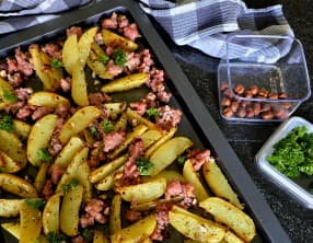 Frites au four et chair à saucisse grillée