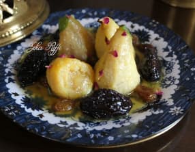 Sucré-salé aux poires farcies amandes et noix, prunes et dattes fraîches