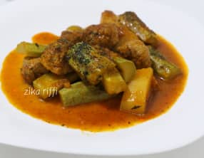 Mijoté de courgettes aux boulettes et menthe séchée