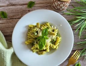 Pâtes crémeuses au pesto et artichauts grillés