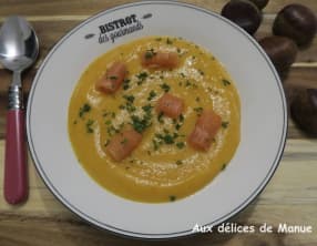 Velouté de pommes de terre et carottes à la truite fumée