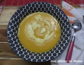 Velouté de butternut aux lentilles corail et à la crème de maïs