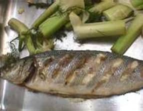 Bar grillé au fenouil et flambé au Pastis